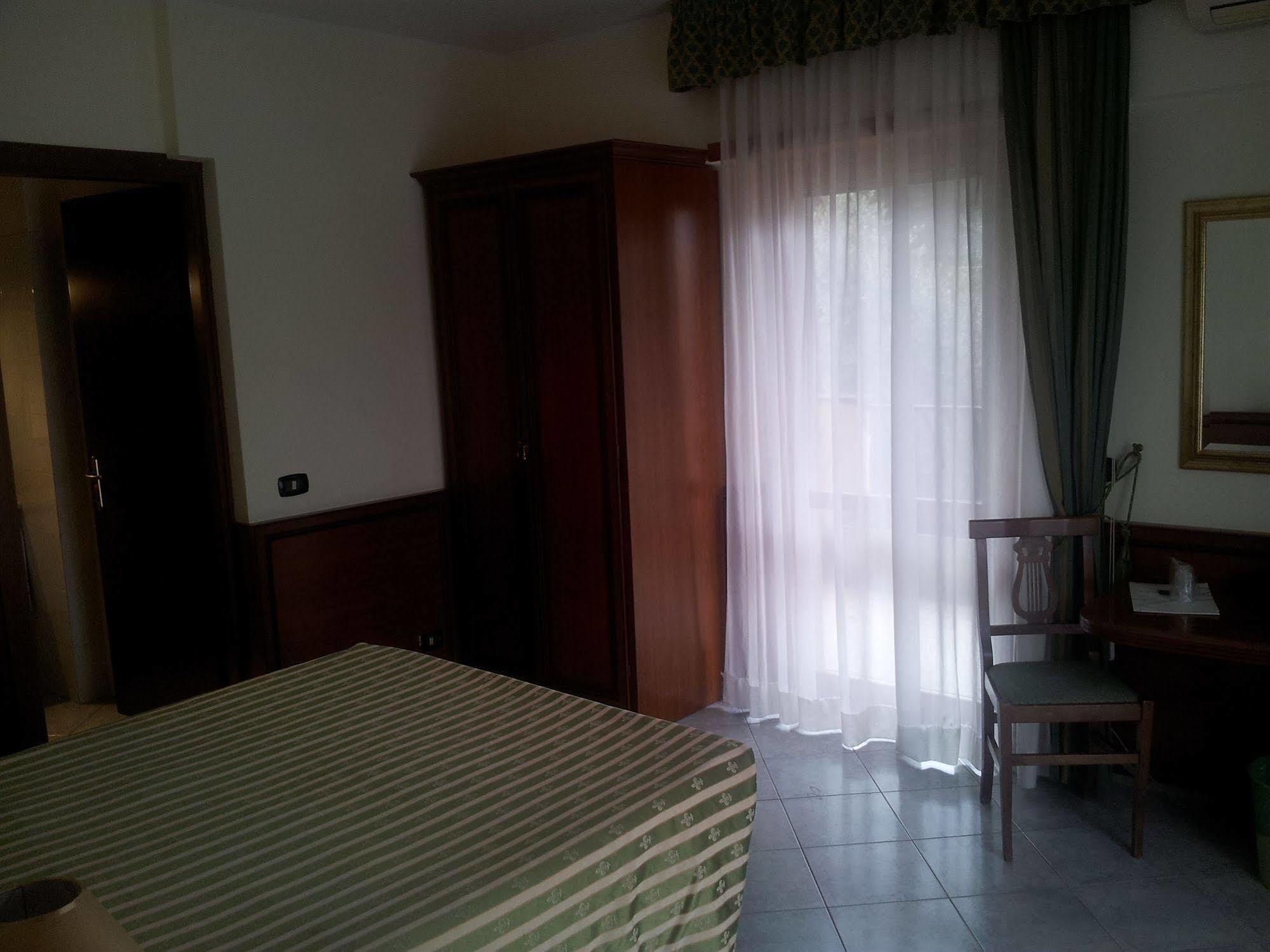 Hotel Octavia Рим Экстерьер фото