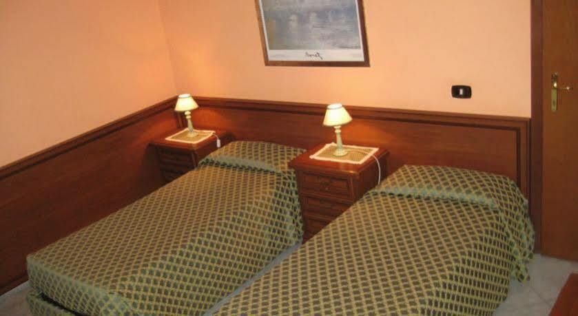 Hotel Octavia Рим Экстерьер фото